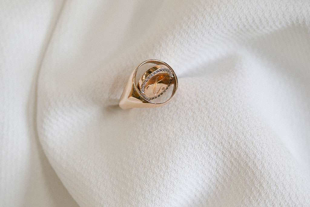 Ida Twisting Signet